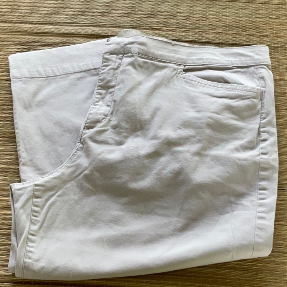 Maureen Missy Elegant Cream Cropped Capri Women’s Pants Size 16